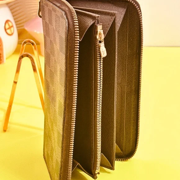 Louis Vuitton Damier zippy wallet - Picture 9 of 13